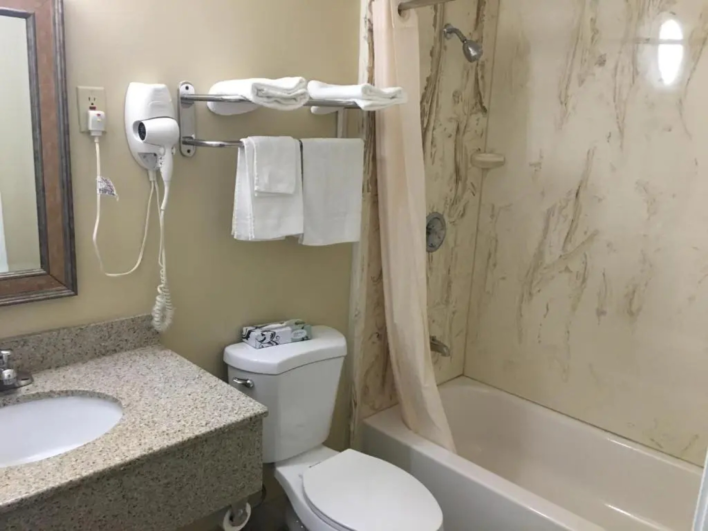 Chisholms Motor Inn