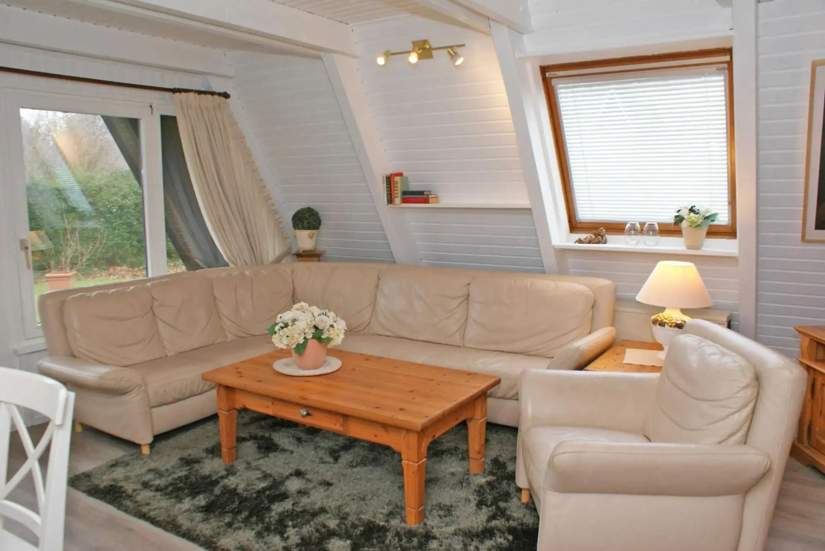 Zeltdachhaus _ grosse Terrasse _ m