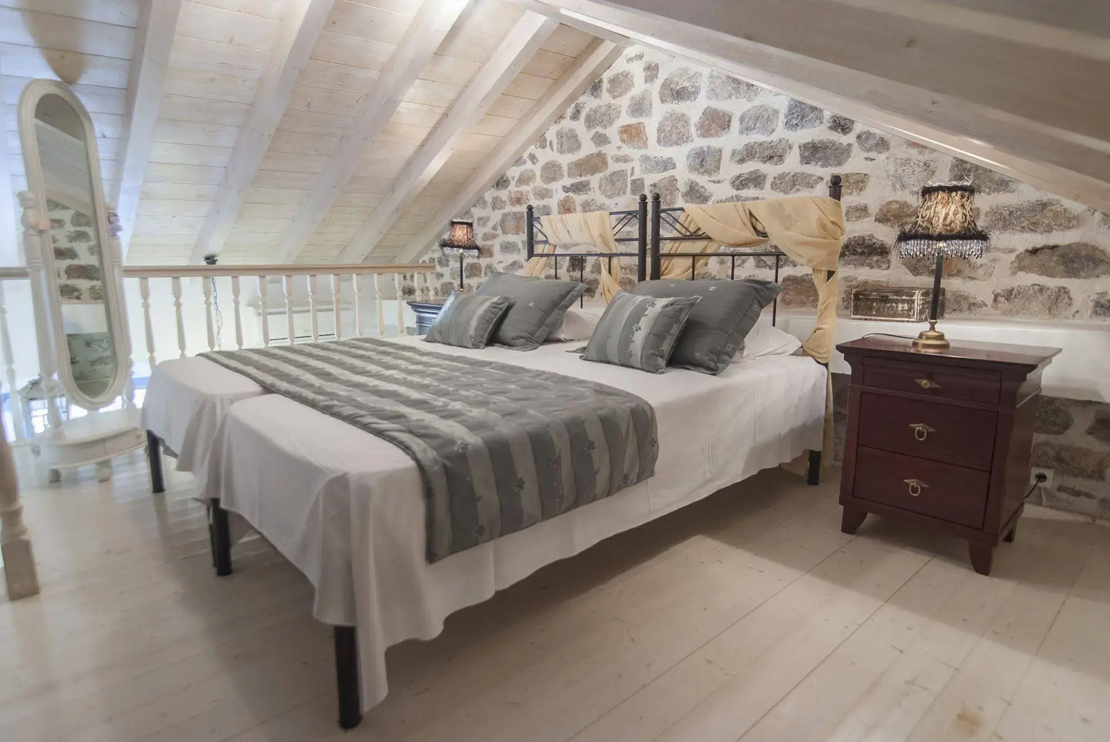 PortaDelMare Deluxe Suites