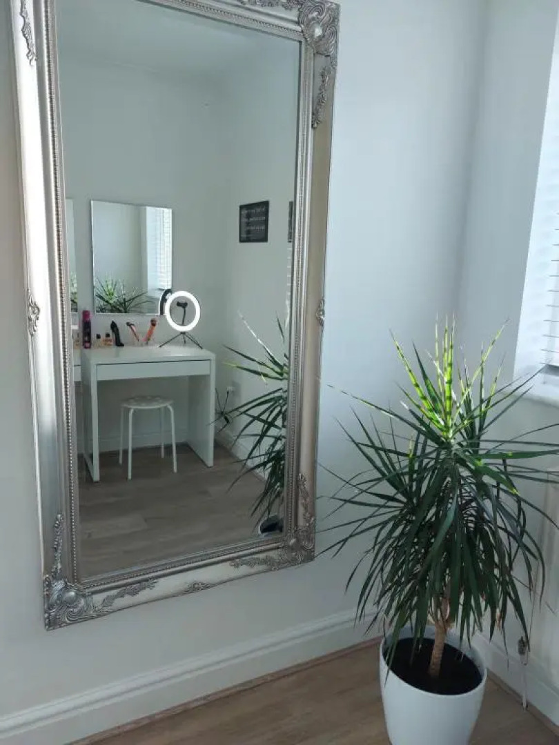 3 Bed Holiday Home in Llandeilo with Log Burner