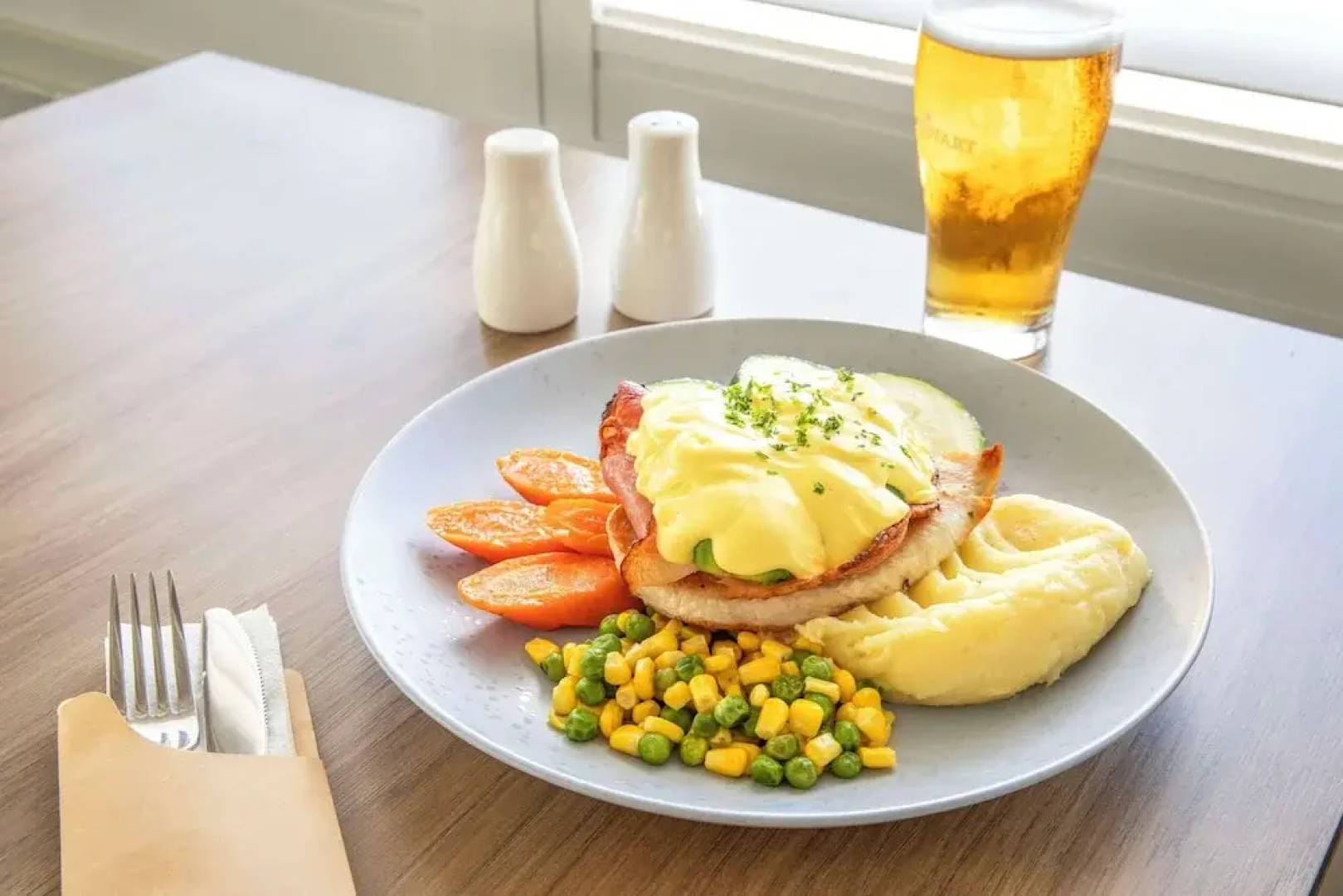 Nightcap at Horse and Jockey Hotel Warwick