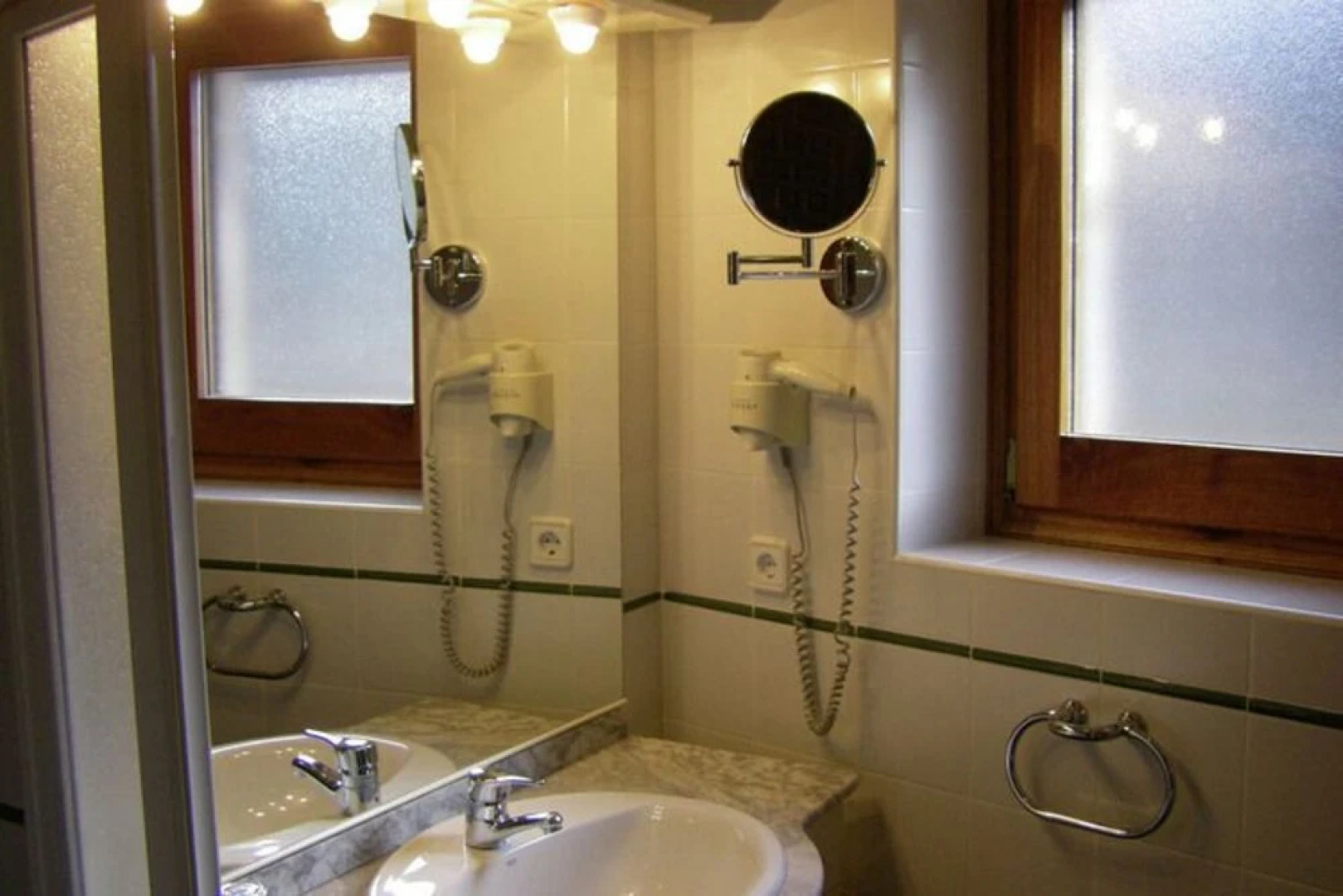 Modern Furnished Apartment Situated on the Ground Floor