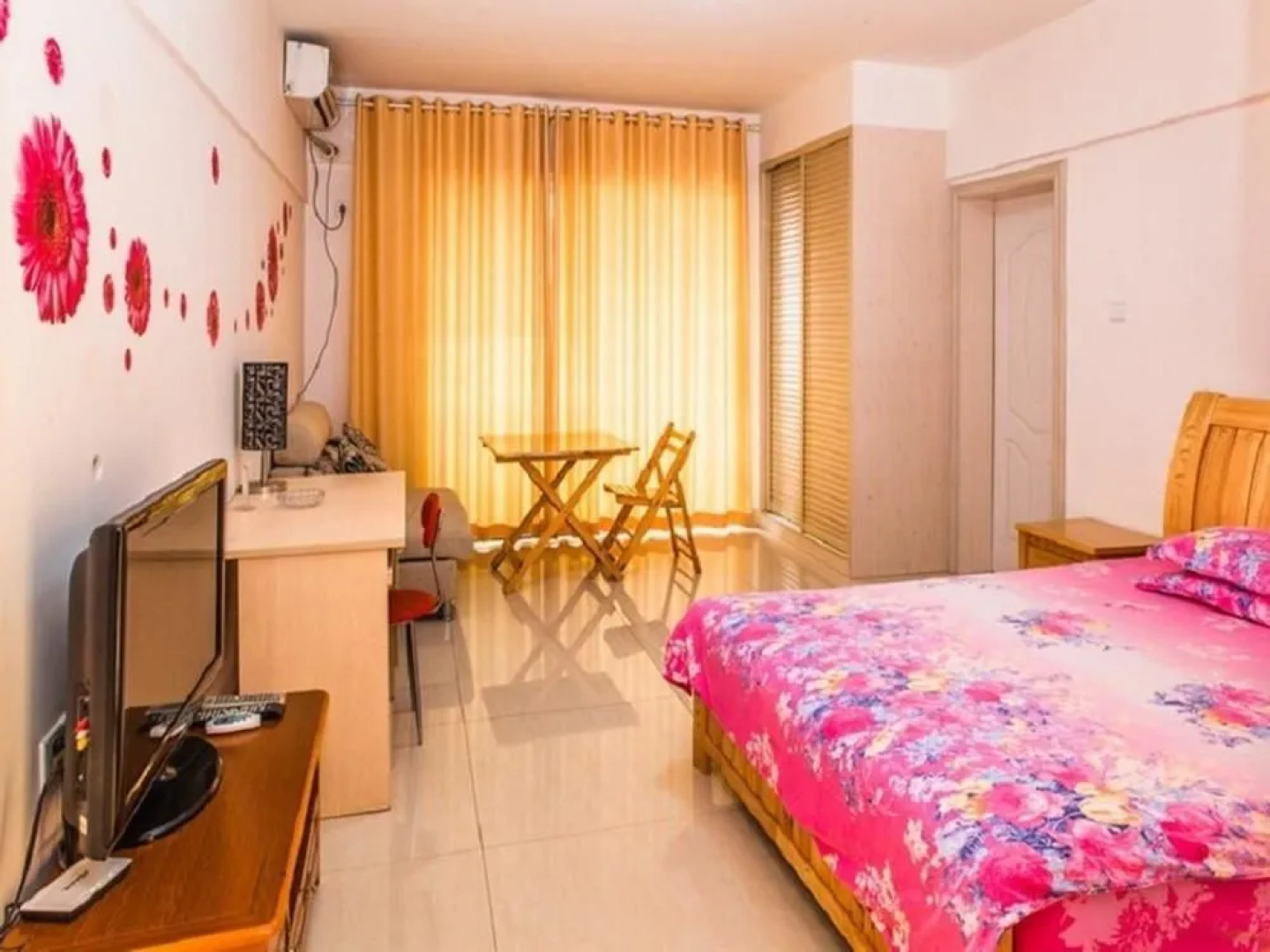 Crystal Love Serviced Apartment