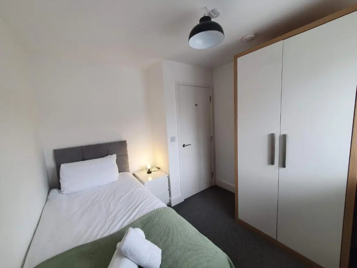 Elm Apartment by Cliftonvalley Apartments