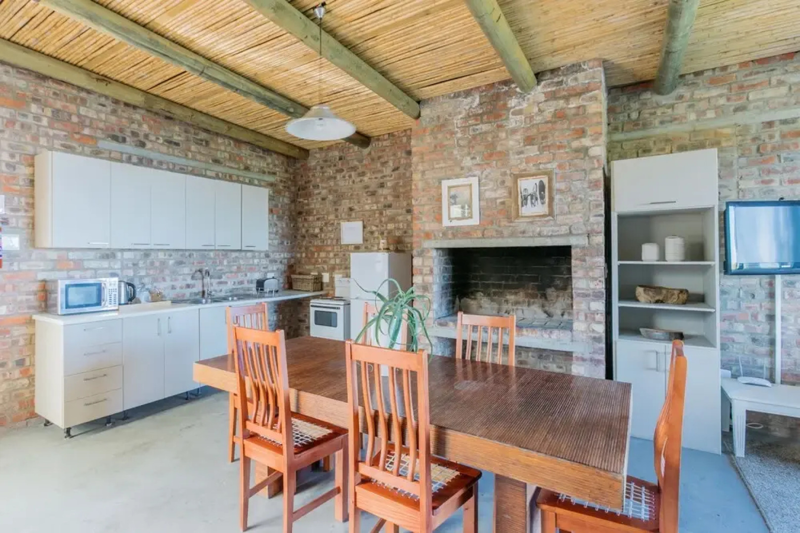 Surfari Accommodation and Venue