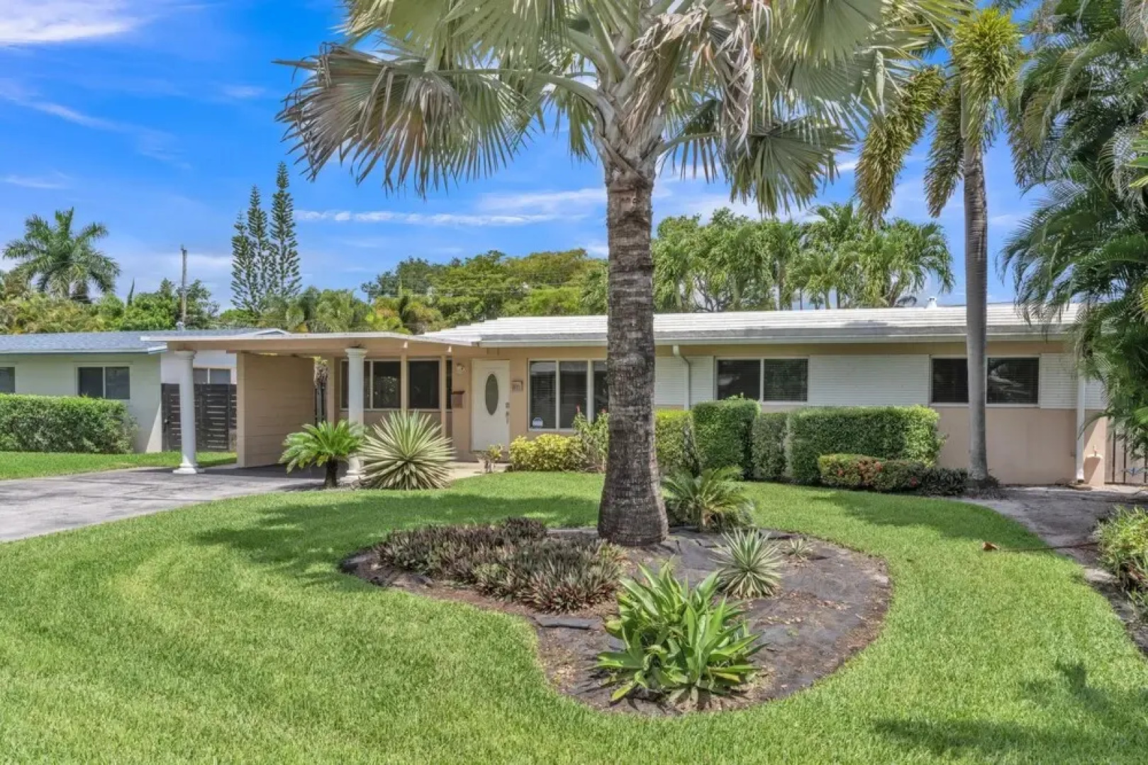 Shangri-la 3 Bedroom Home by RedAwning