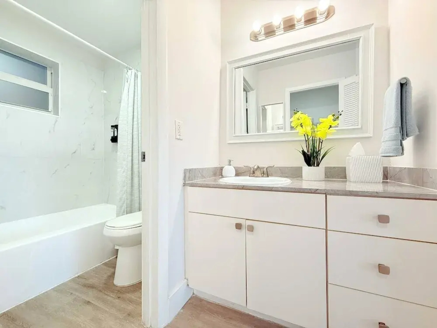 Top Location Waterfront Balcony Dream