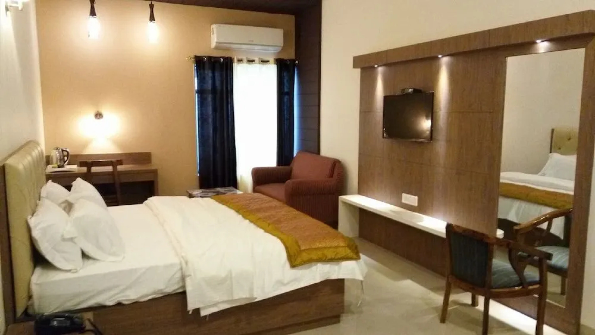 Hotel Shubhra Grand