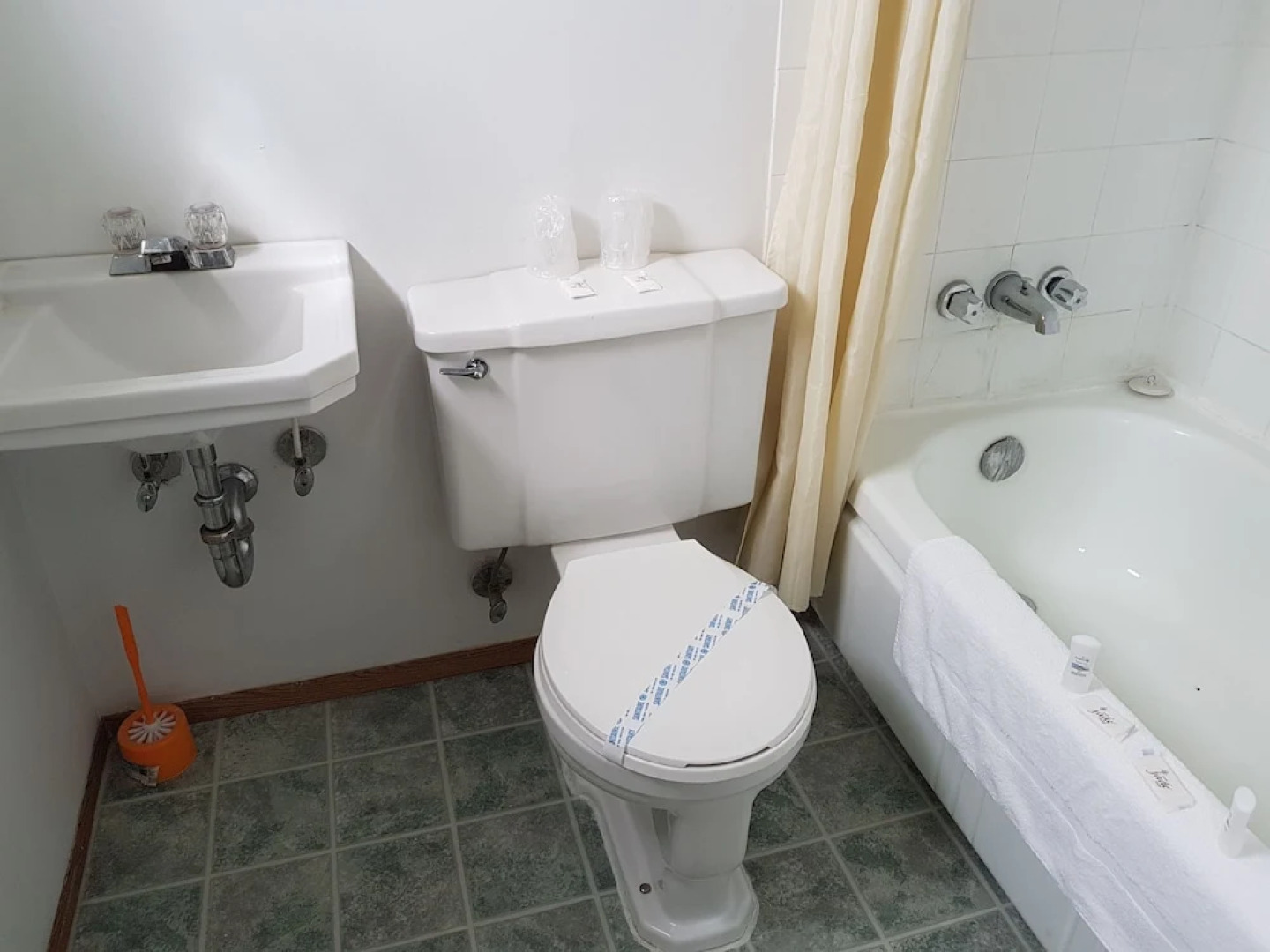 Deerview Lodge & Cabins - Princeton BC