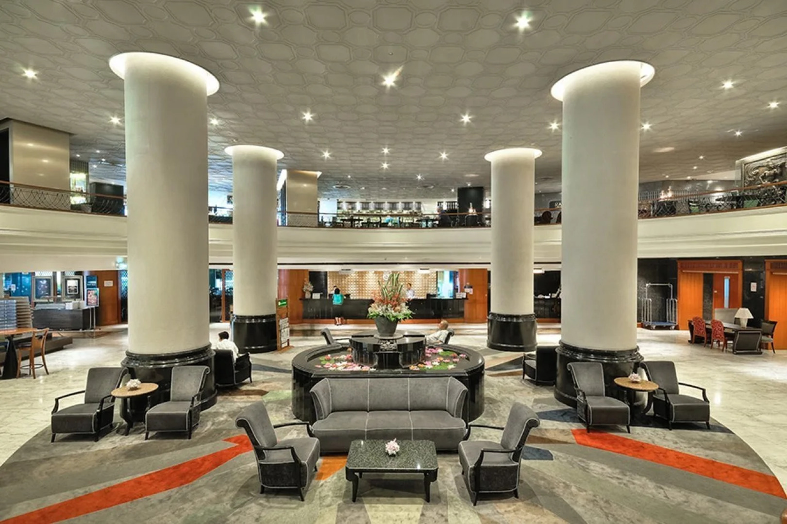 Narai Hotel (SHA Extra Plus)