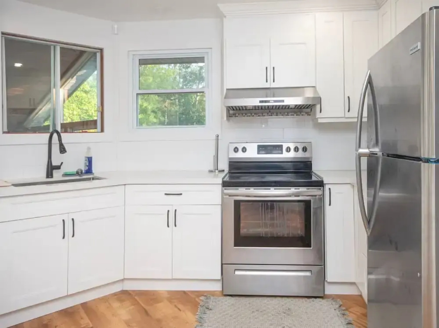 Lakeside 4BR Cottage in Bailieboro w BBQ Grill