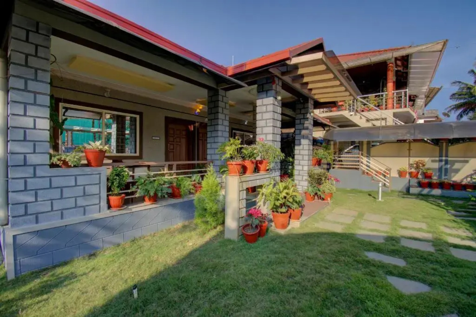 Srinikethana Home Stay with Swimming Pool