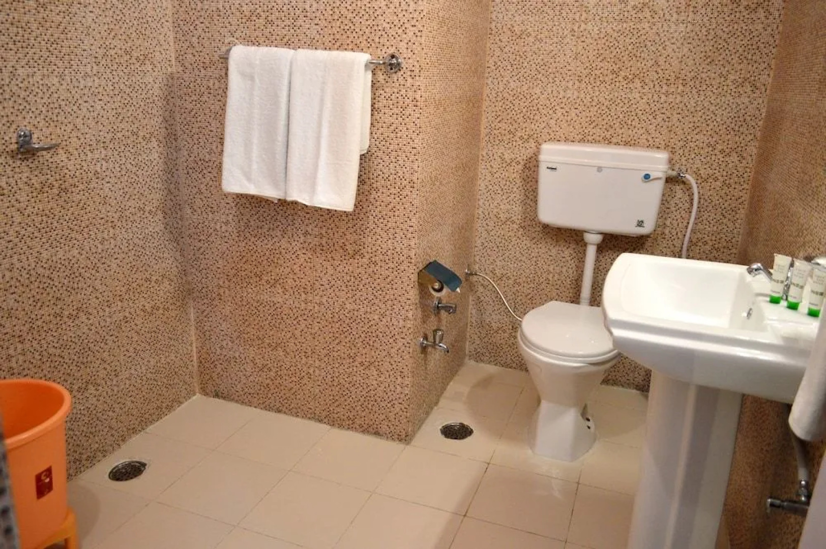 Dee Jay Hotel and Restaurant