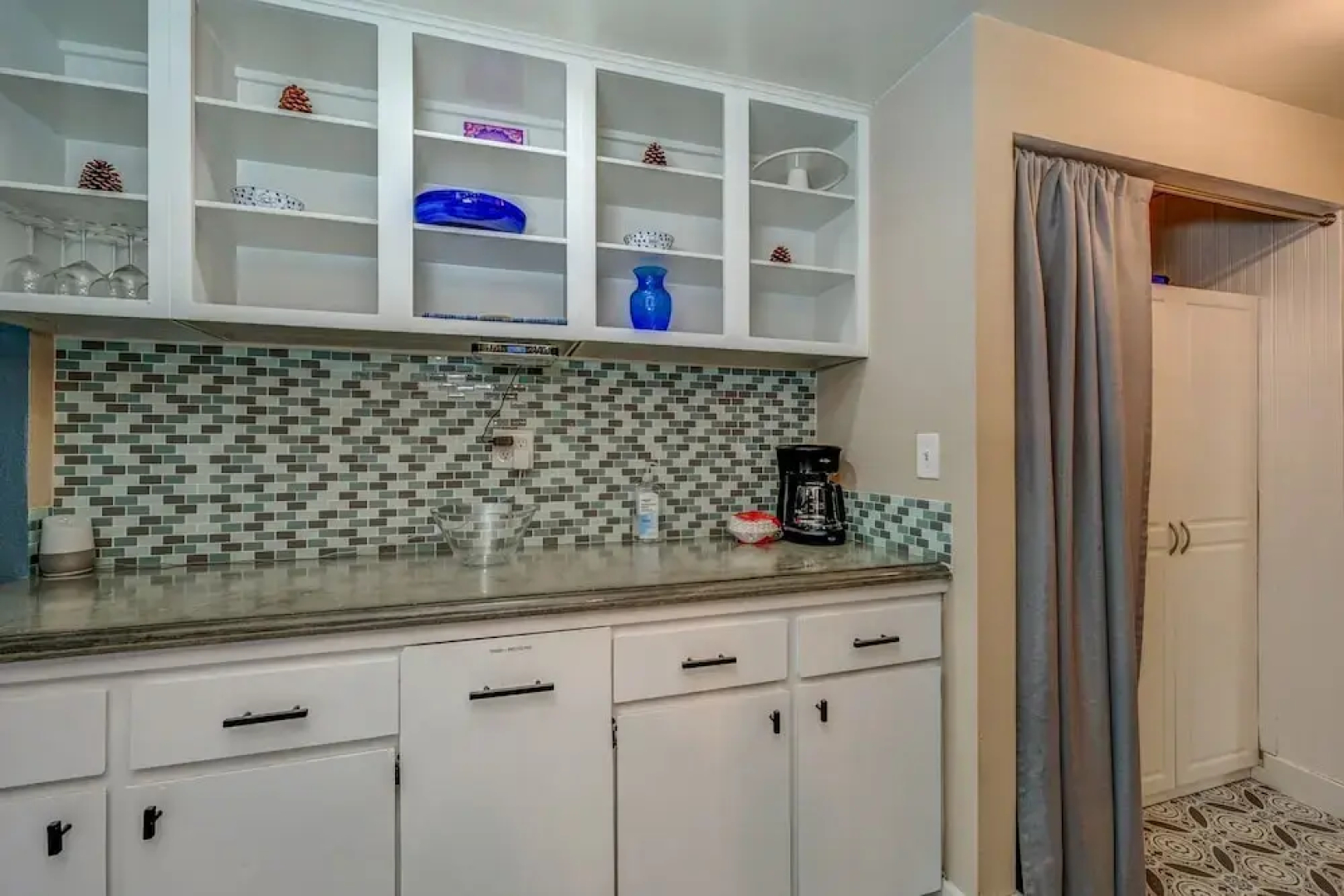 Renton Oasis: Relaxing 3br Home W/ Great Outdoor! 3 Bedroom Home by RedAwning