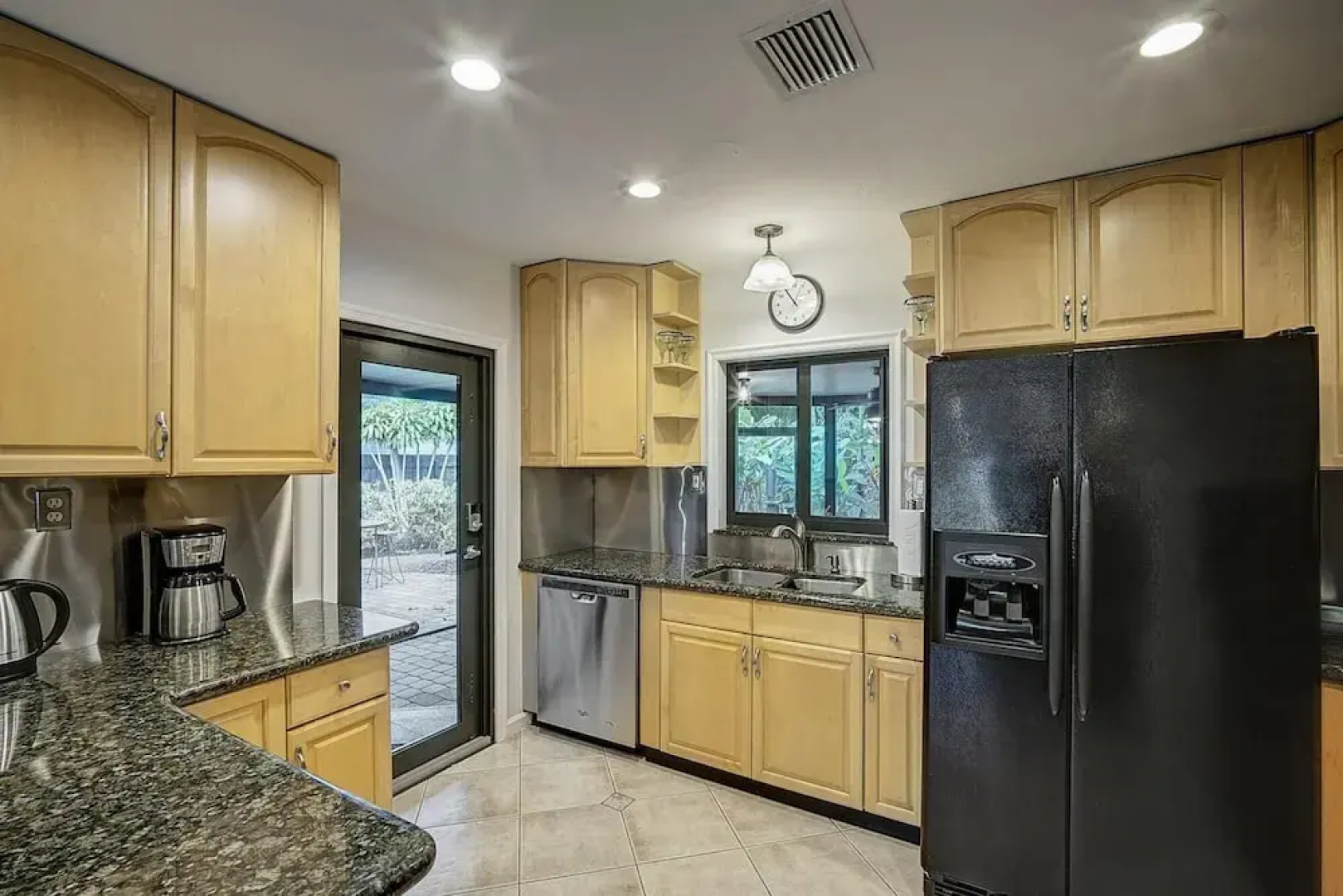 Fantastic 3 Bedroom Heated Salt Pool Home 3 Blocks From Wilton Drive