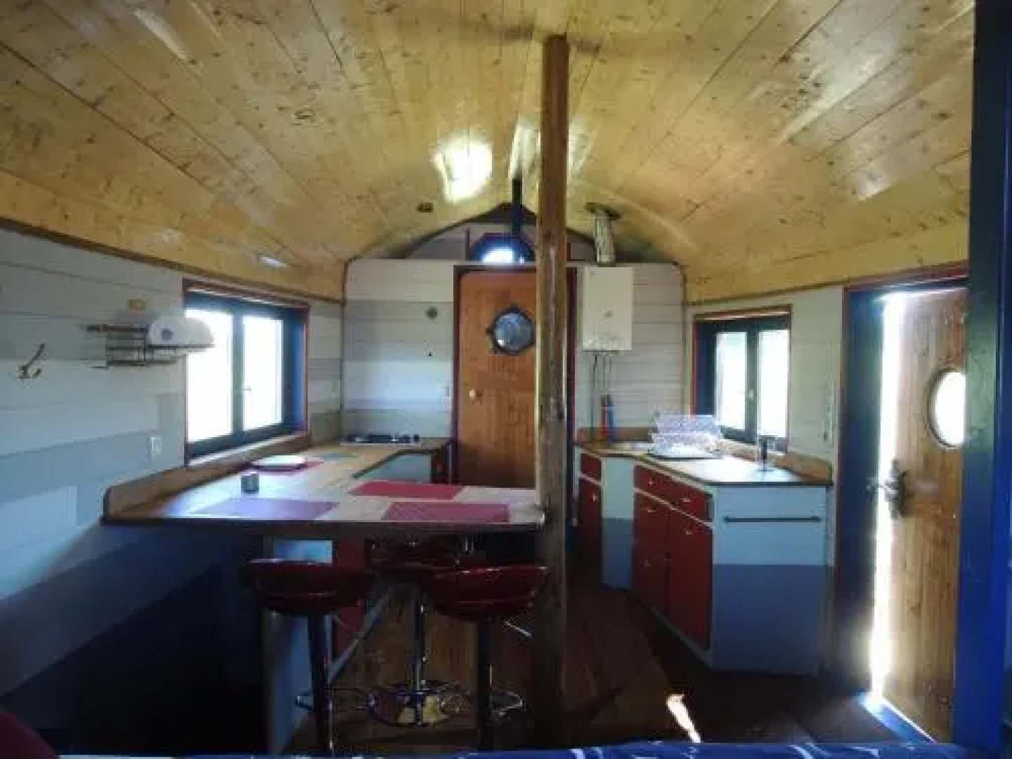 Yourtes et Roulottes de la Laïta