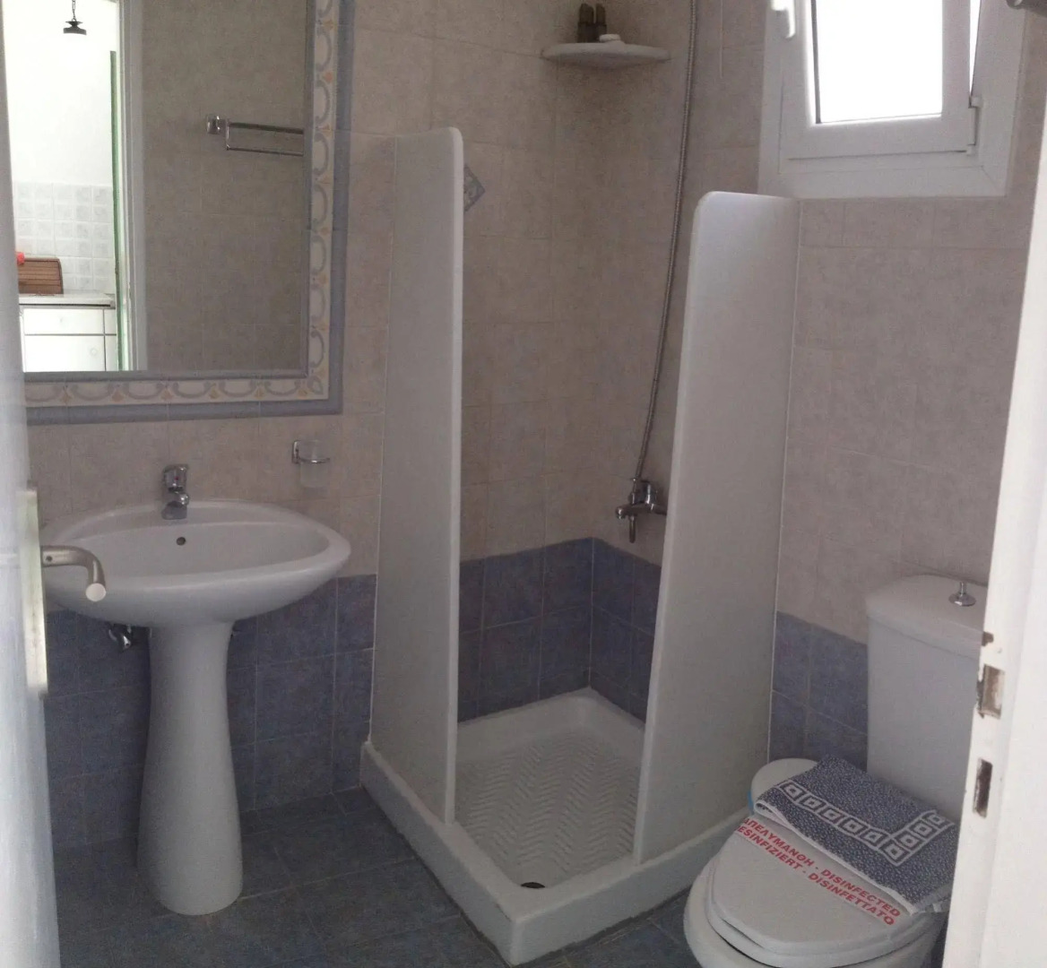 Adonis Hotel Studios & Apartments