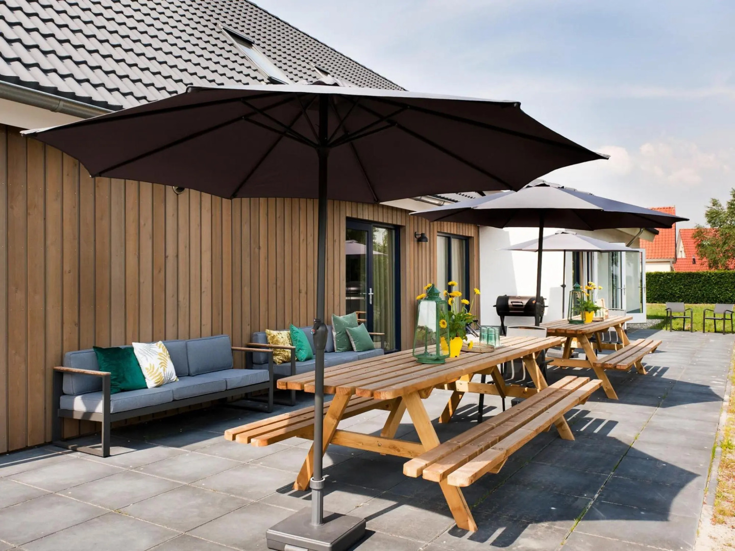 Luxurious group home with hot tub in Vlagtwedde