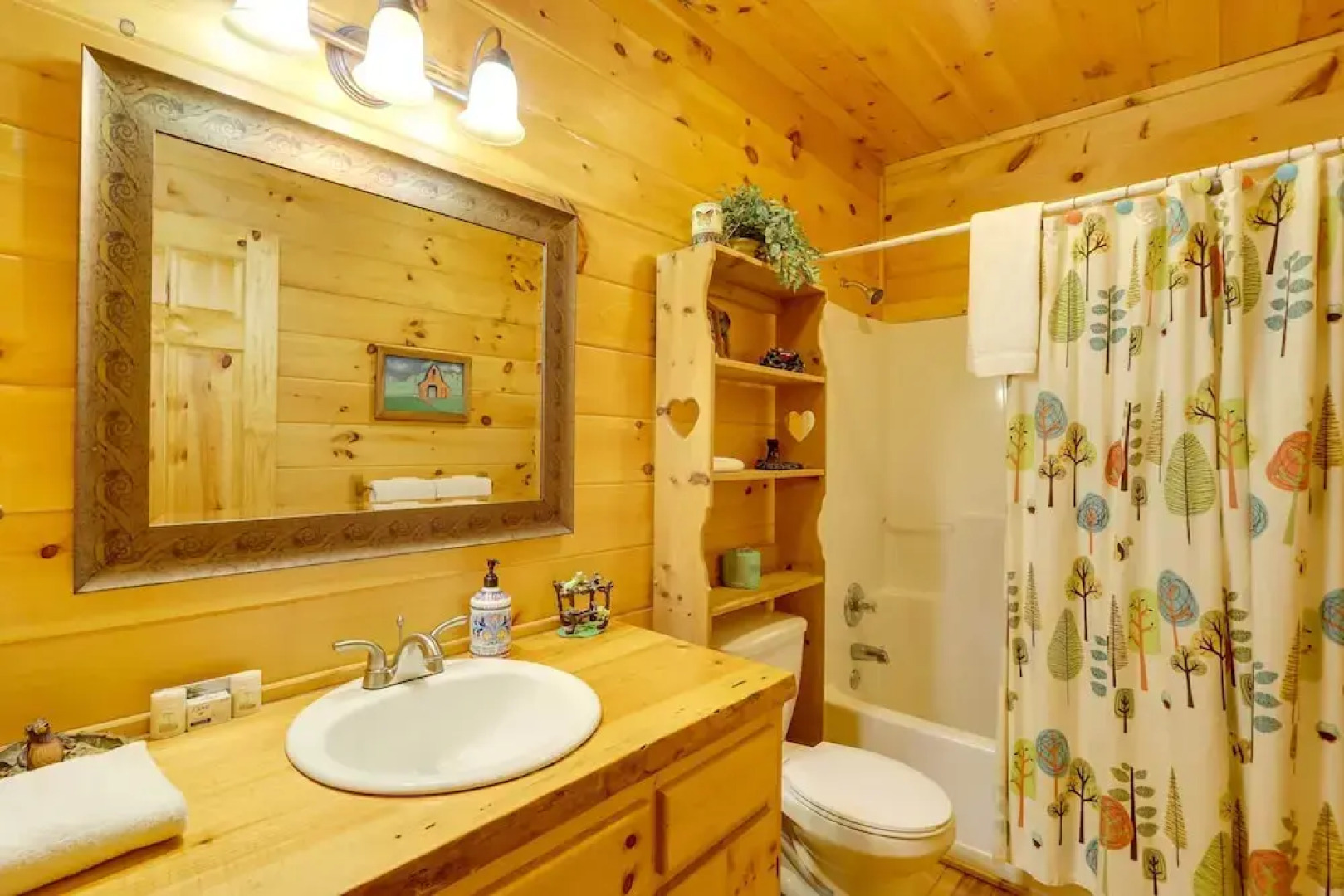 On Fightingtown Creek: Forested Mccaysville Cabin!