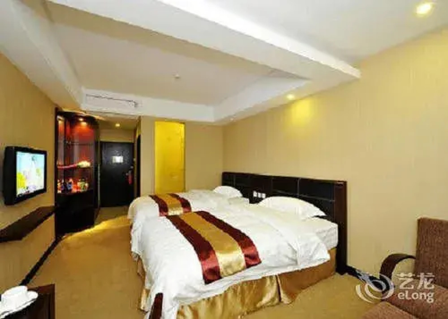 Wanjia Lakefront Hotel