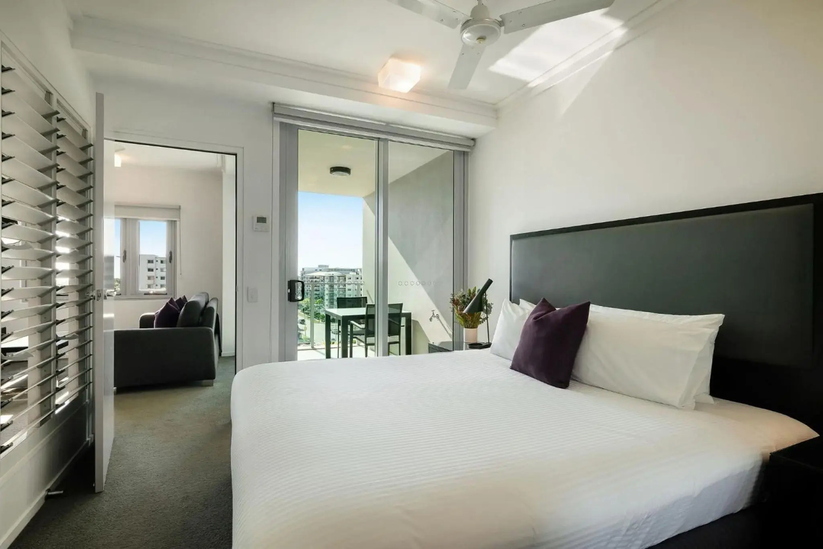 H on Mitchell Apartment Hotel