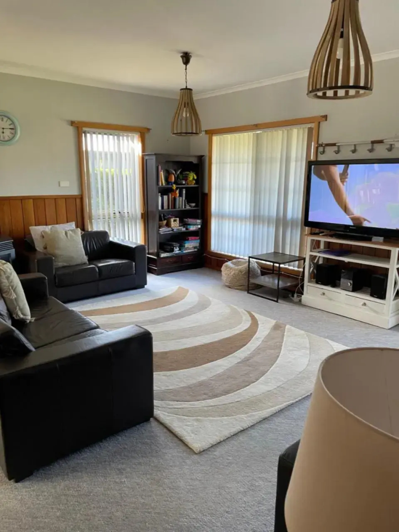 ‘Rose Cottage’ sisters beach accommodation