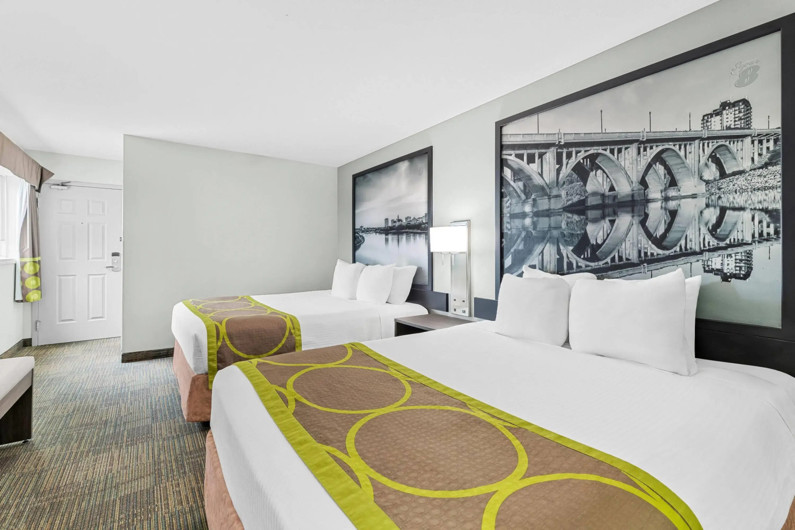 Super 8 by Wyndham Saskatoon Near Saskatoon Airport