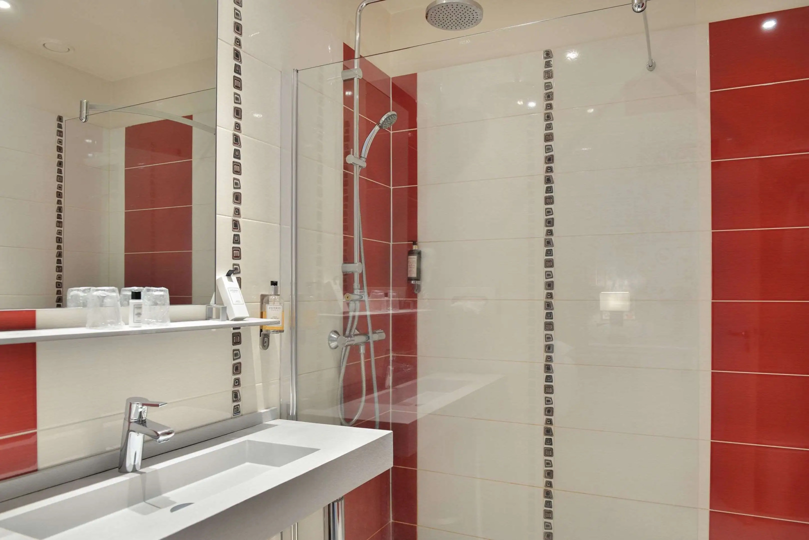 Logis Le Domaine De Valaudran