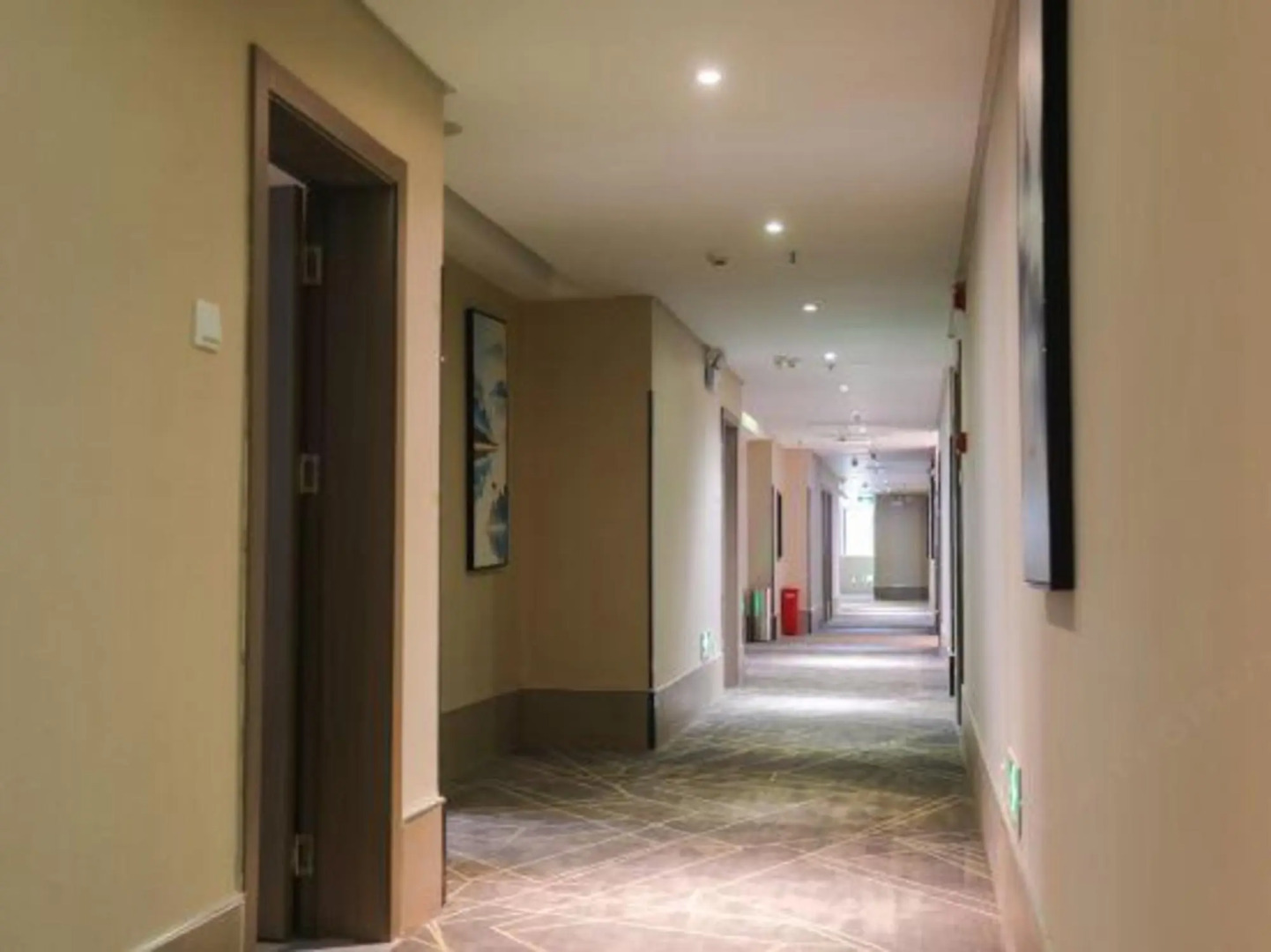 SET Chain Hotel (Jingmen Jingchu University of Technology Zhuyuan)