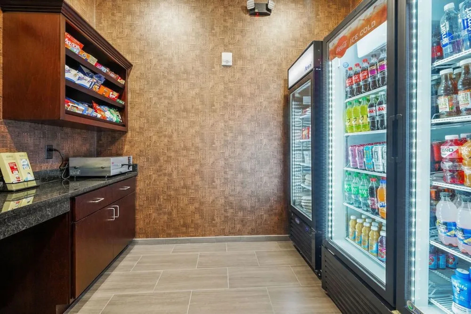 Cobblestone Hotel & Suites - Central Wisconsin Airport