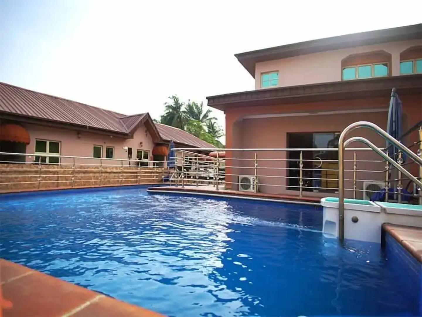 Bleu Ivy Hotel And Suites