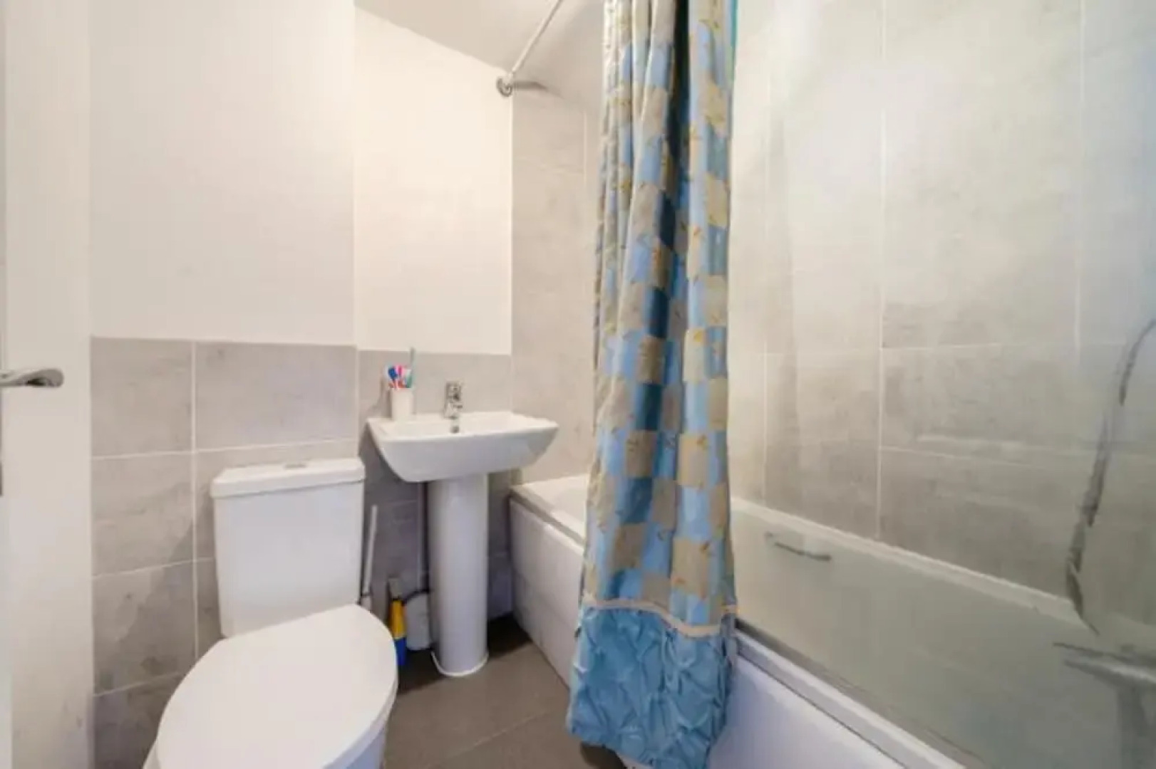 Lakeview House - Sleeps 6, Garden & Free Parking