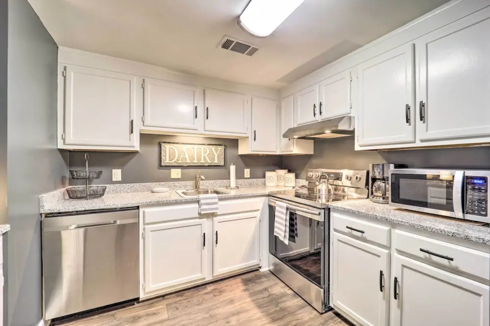 3 Mi to Skiing: Mtn-view Condo in Sugar Top Resort