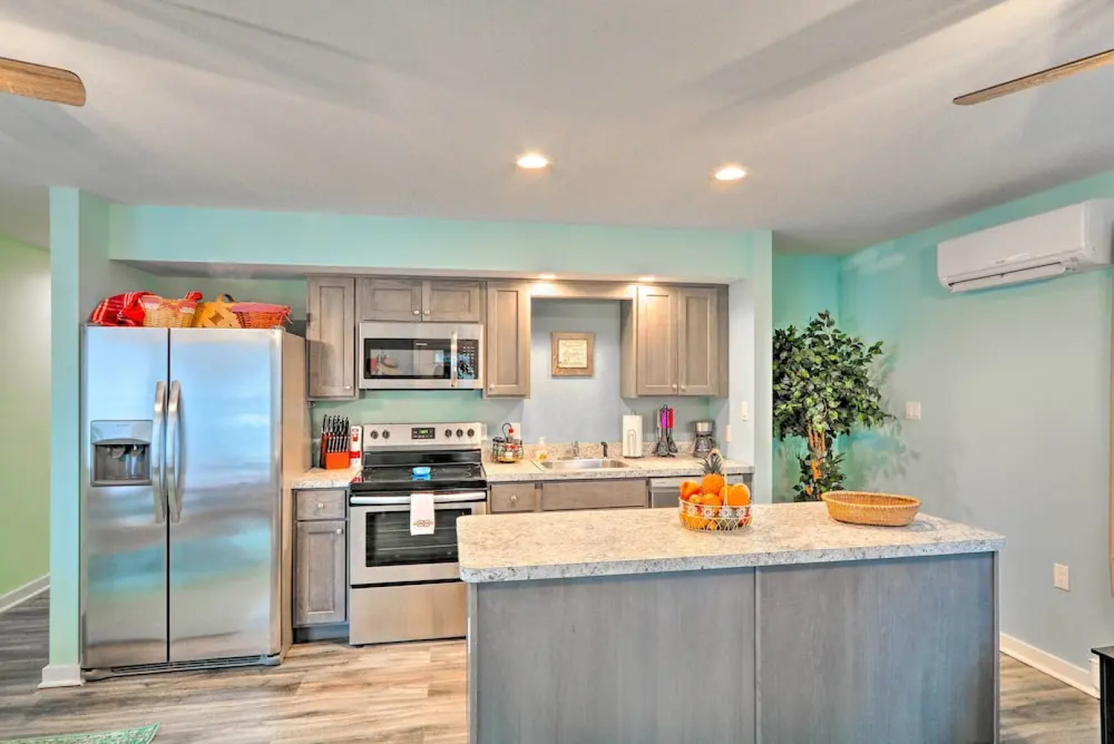 Unwind Fireside! Poconos Cottage 12 Mi to Slopes