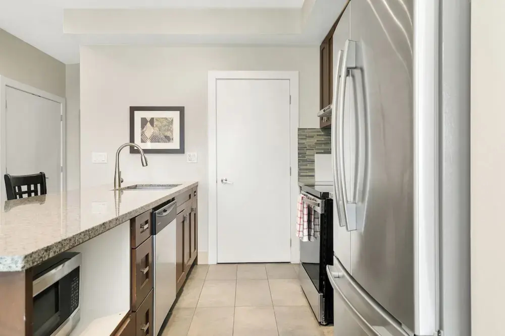 Lakefront Lux 2BR Symphony Of Comfort