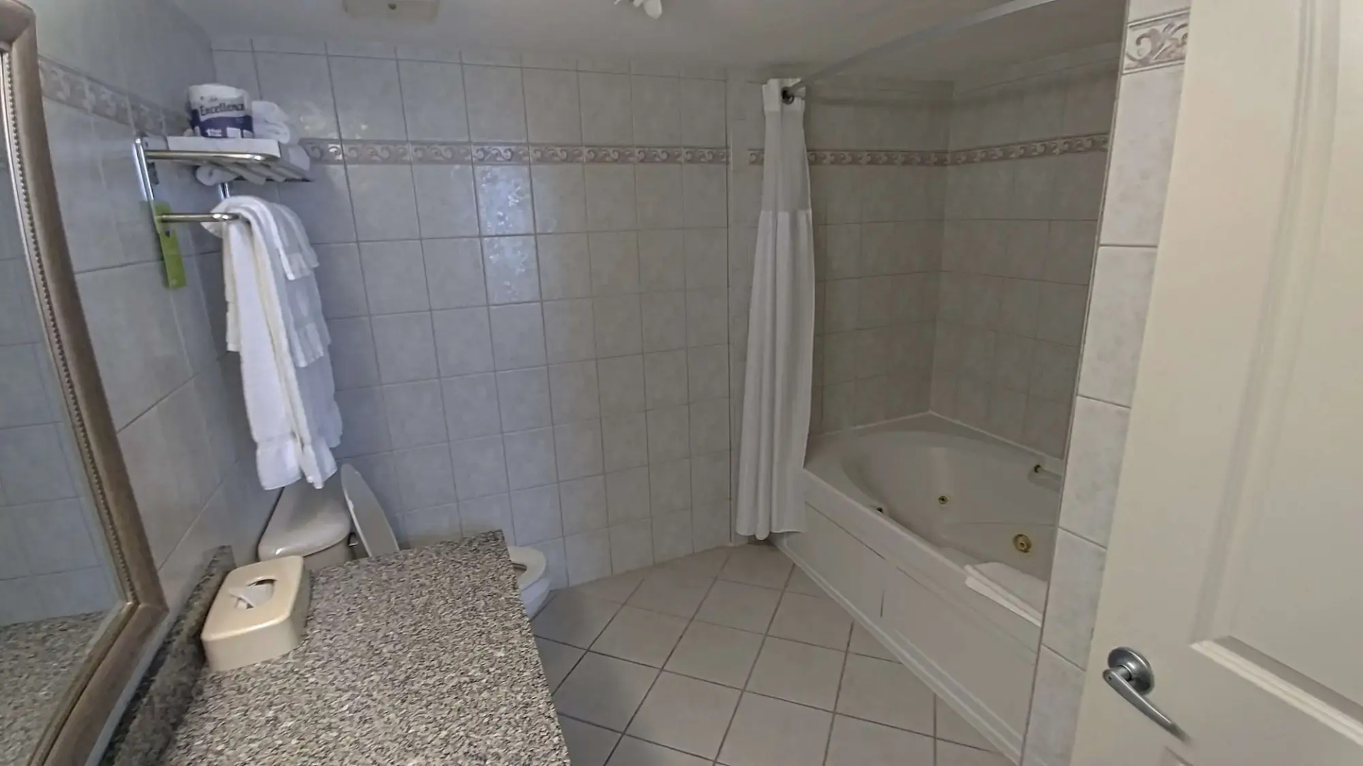 Radisson Suite Hotel Oceanfront