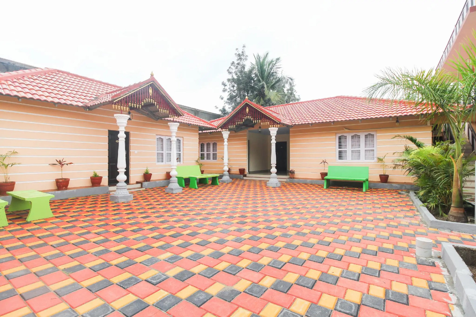 OYO 62733 Bs Residency