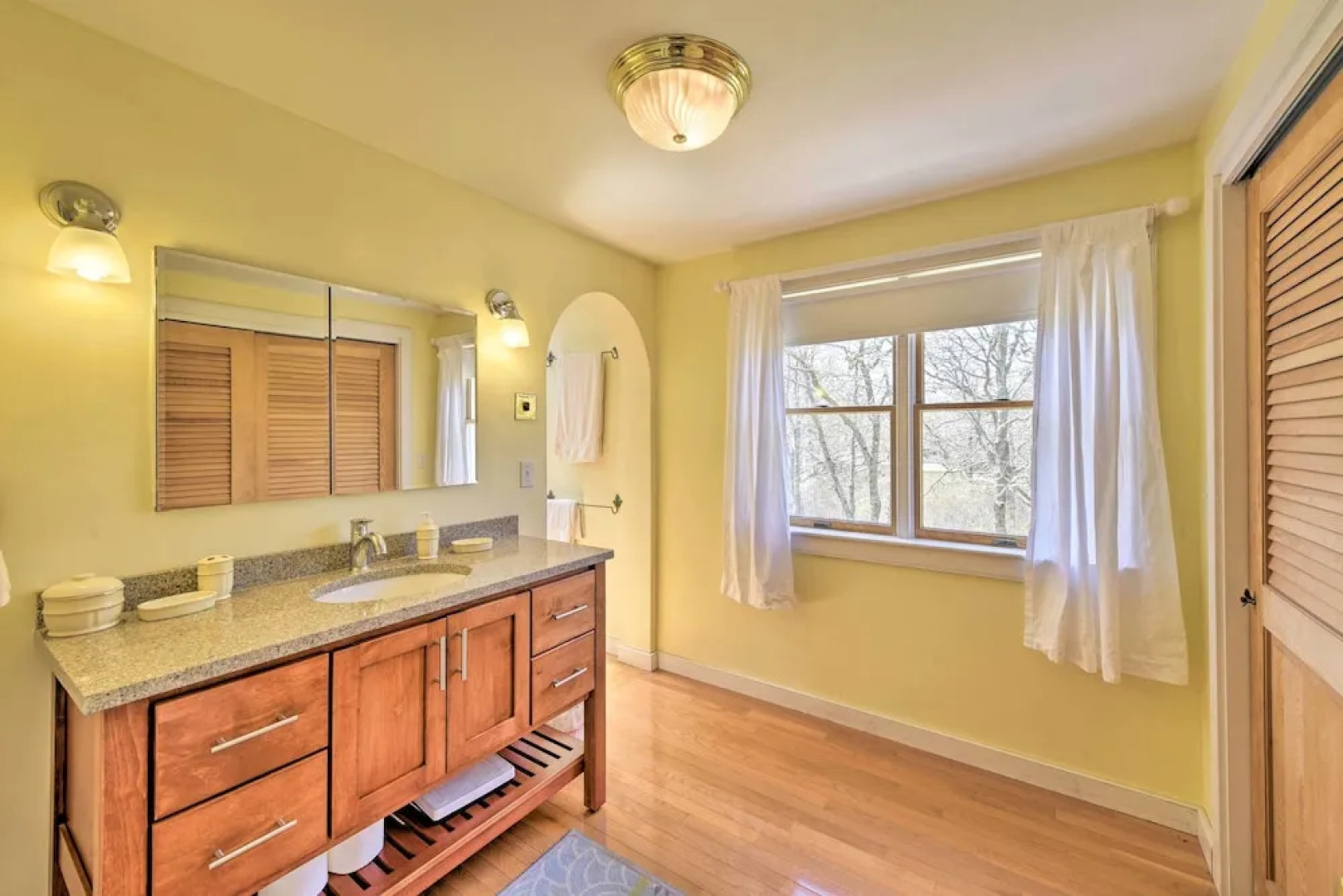 Peaceful Chilmark Farmhouse by Menemsha Beach