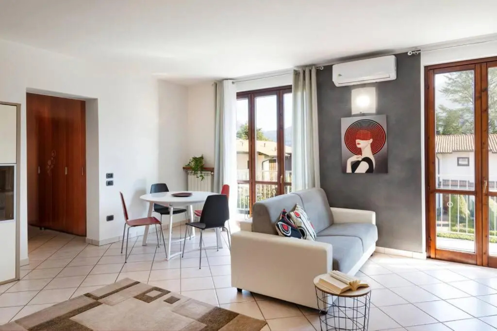 Beach on the Lake and Pet Friendly, ZARA HOUSE