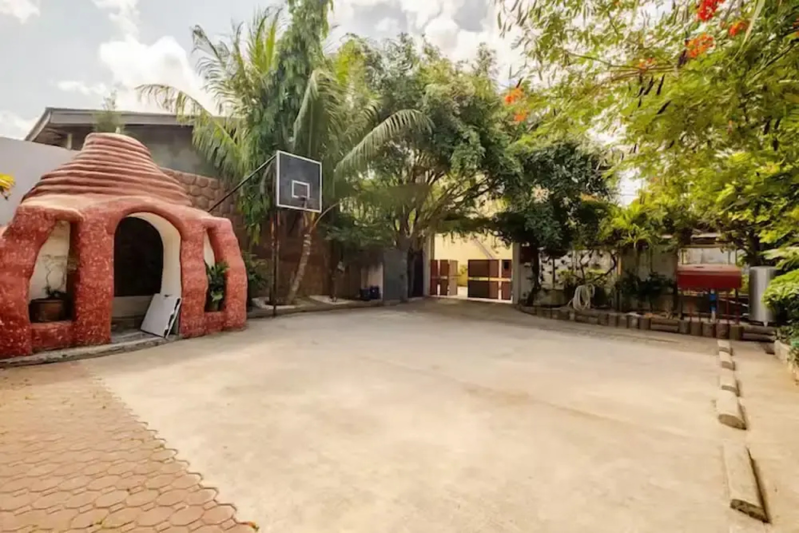 Ross Rose Budget Hotel