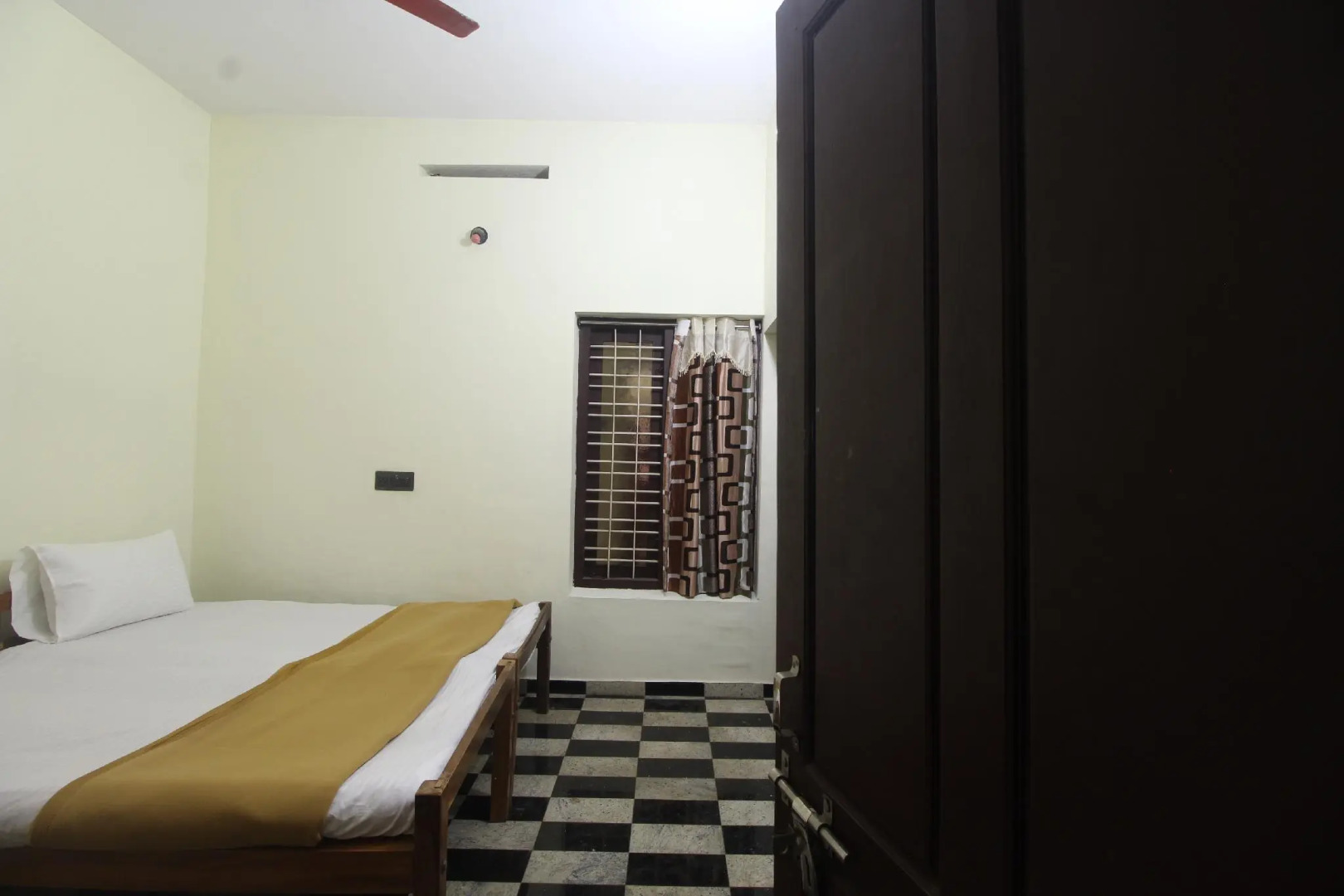 Hotel Brishen and Gavins Inn