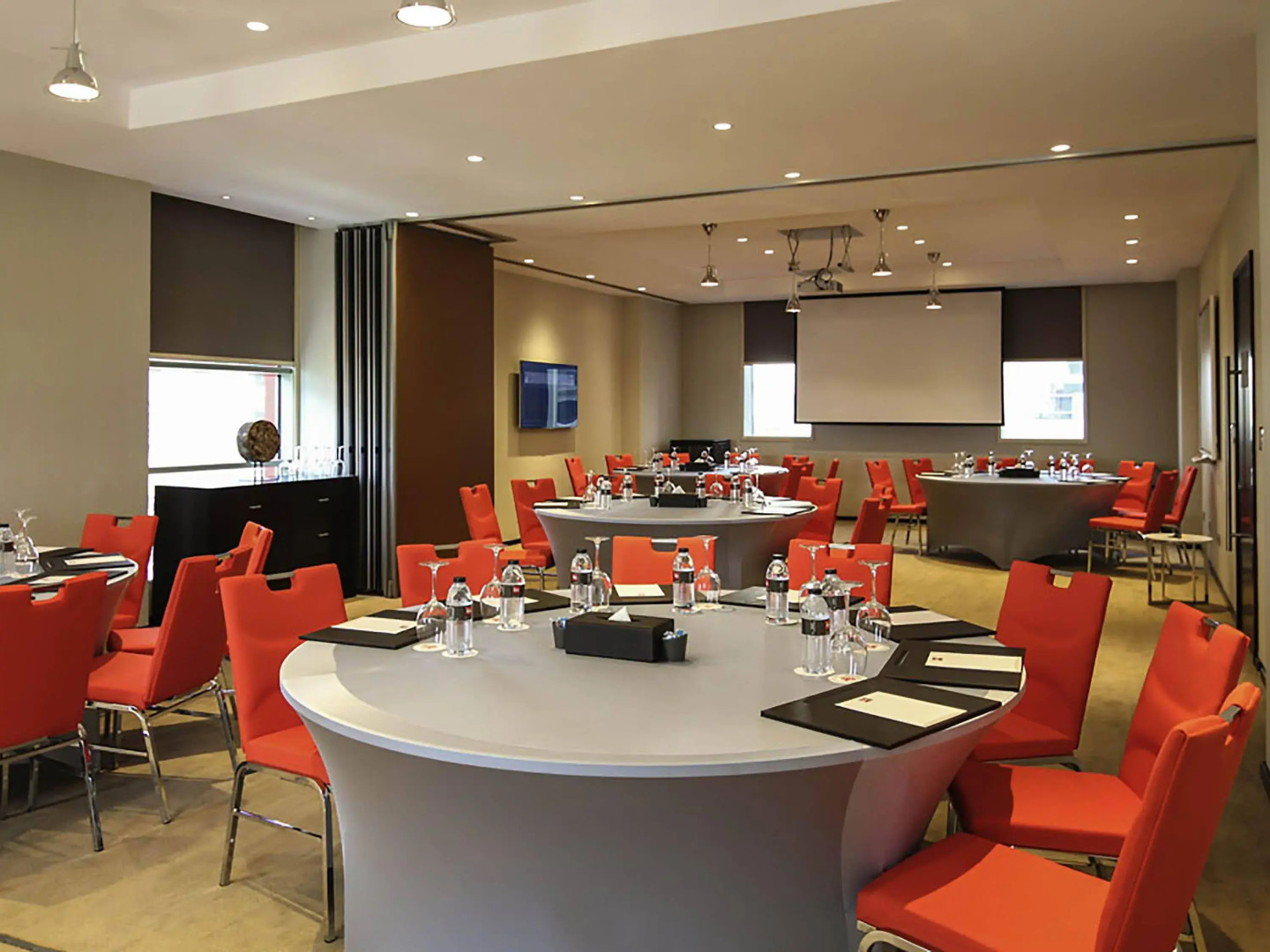 Отель ibis One Central Hotel