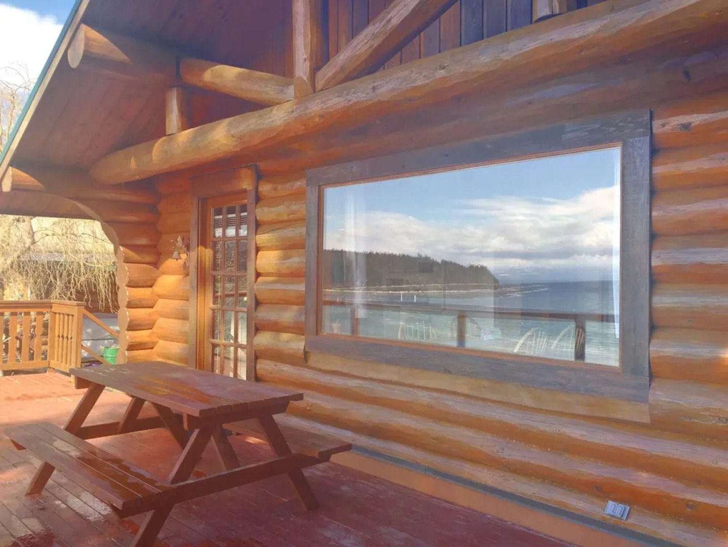 The Beach House Texada - Oceanfront Cabin