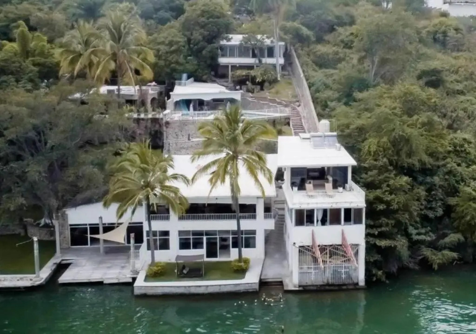 7BR Impresionante Casa De LAGO Con Alberca