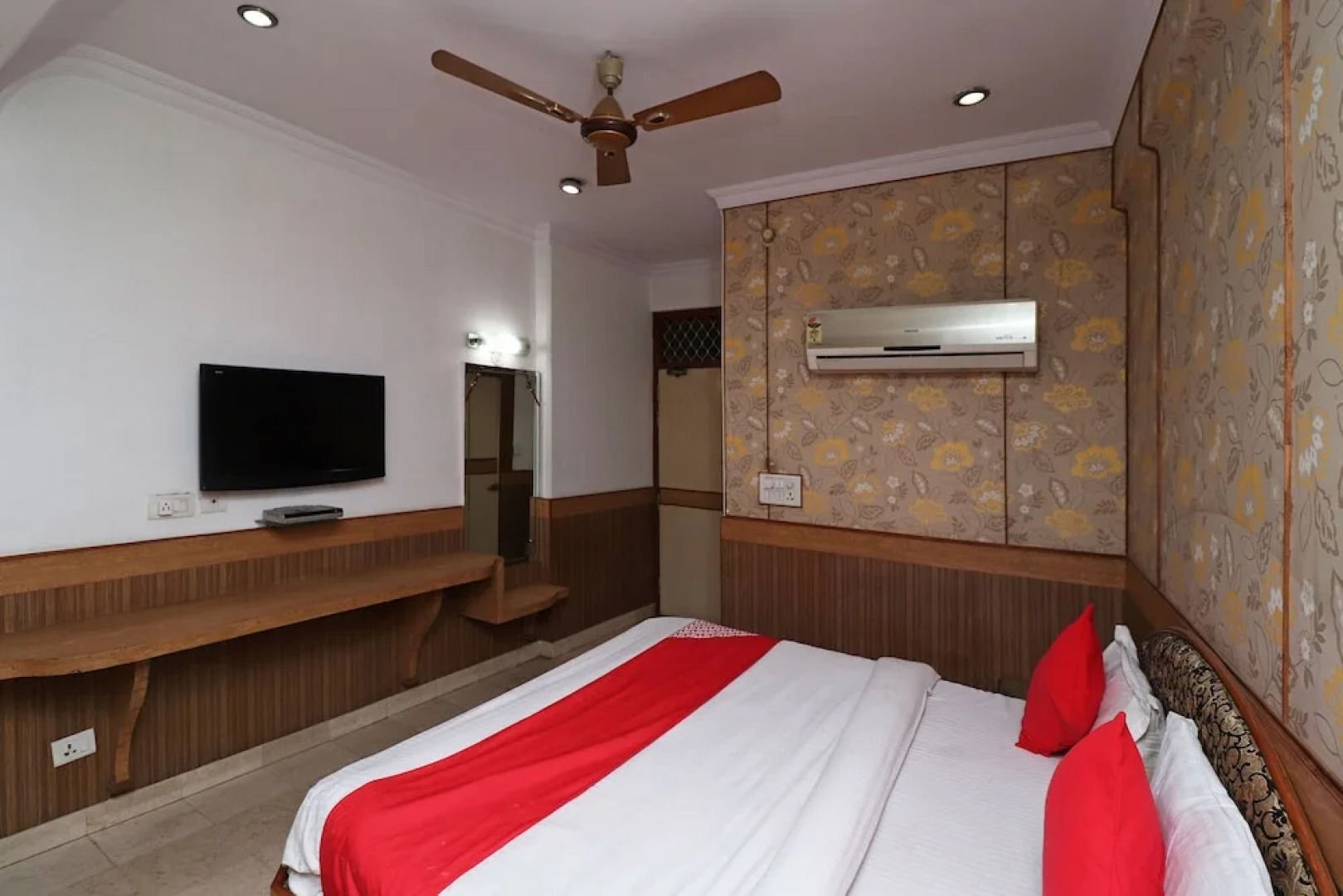 OYO 27878 Highway Inn International