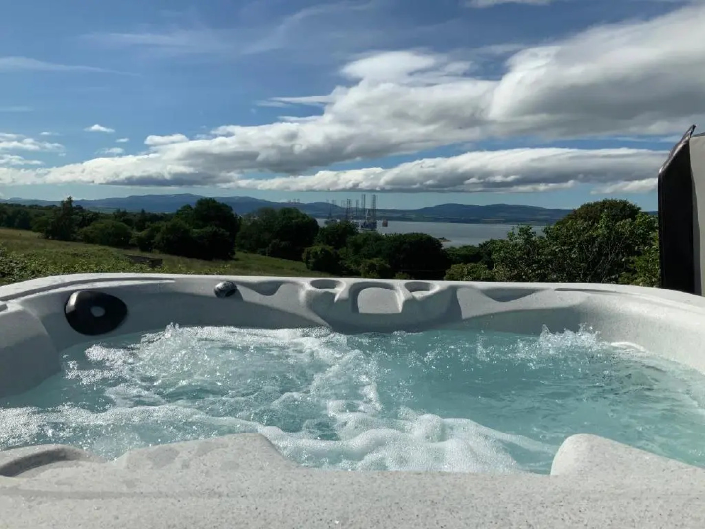 Sutor Coops The Nest with Hot Tub