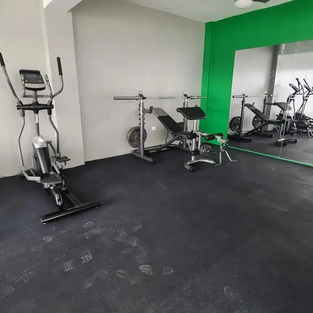 Torre de lujo con piscina y seguridad