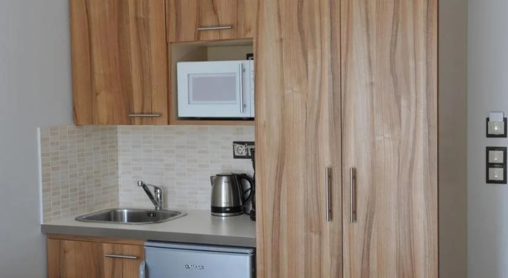 Mirivili Rooms & Suites Hotel