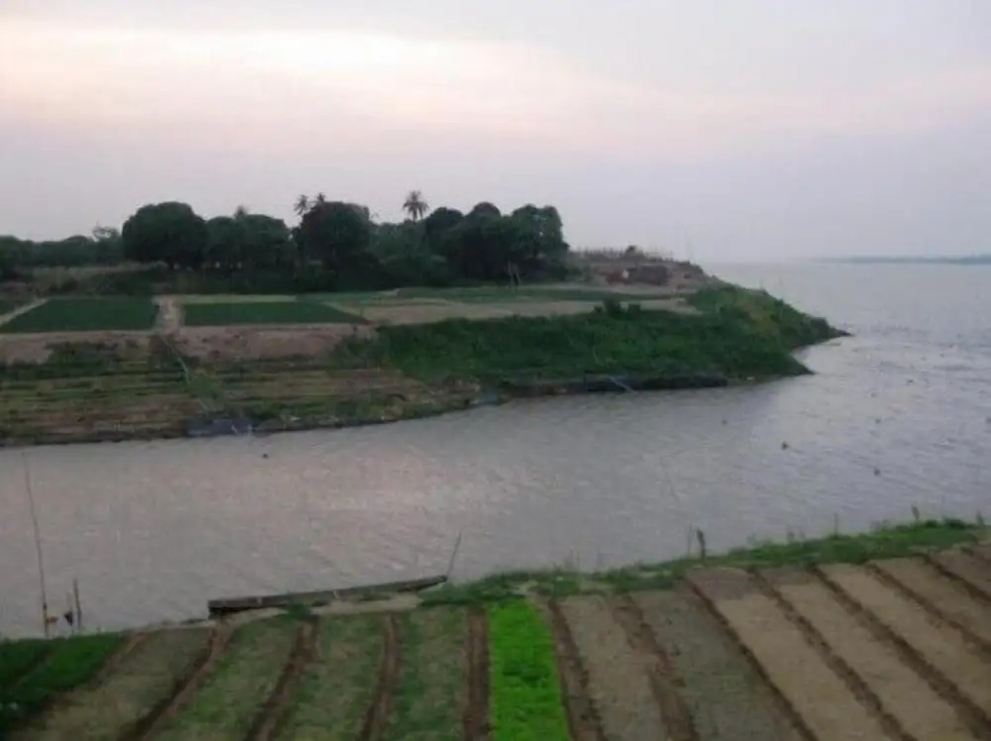 Wangnamkam Riverside Resort