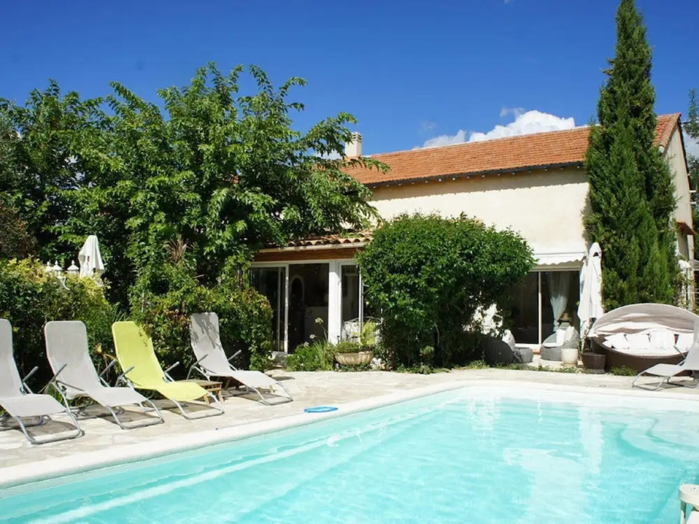 Holiday House With Swimming Pool Near the Beautiful City of Aix-en-provence